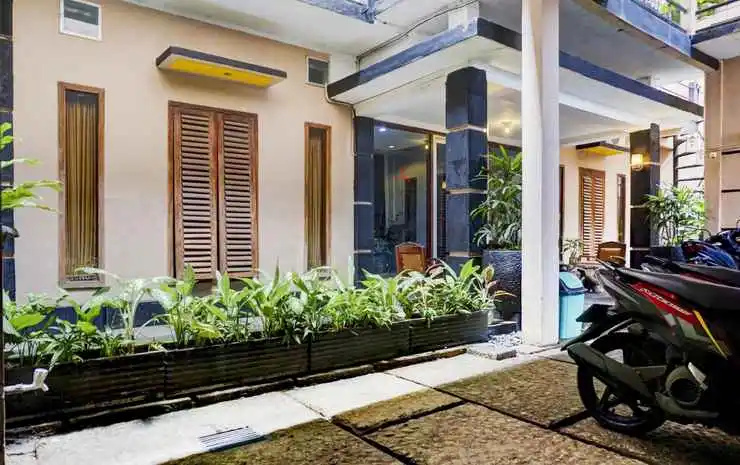 Spot on 90146 Sugianto Guesthouse Syariah