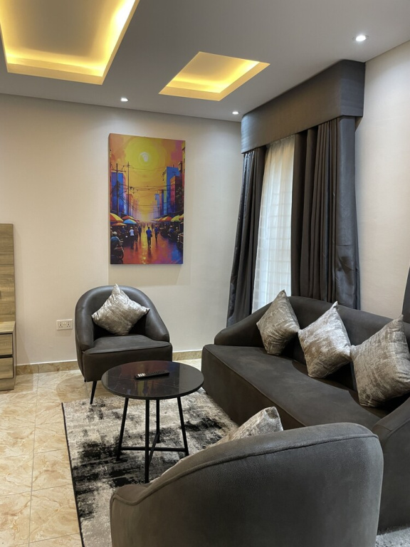 Ringruby Hotel Oladipo Bateye