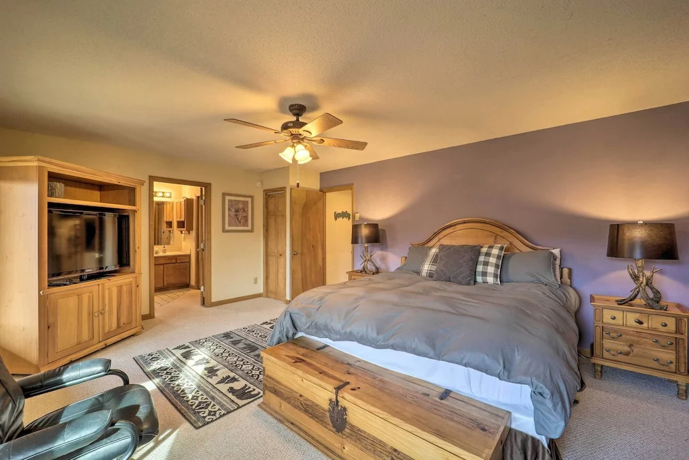 2 Mi to Ski Resort! Beech Mtn Cabin w/ Slope Views