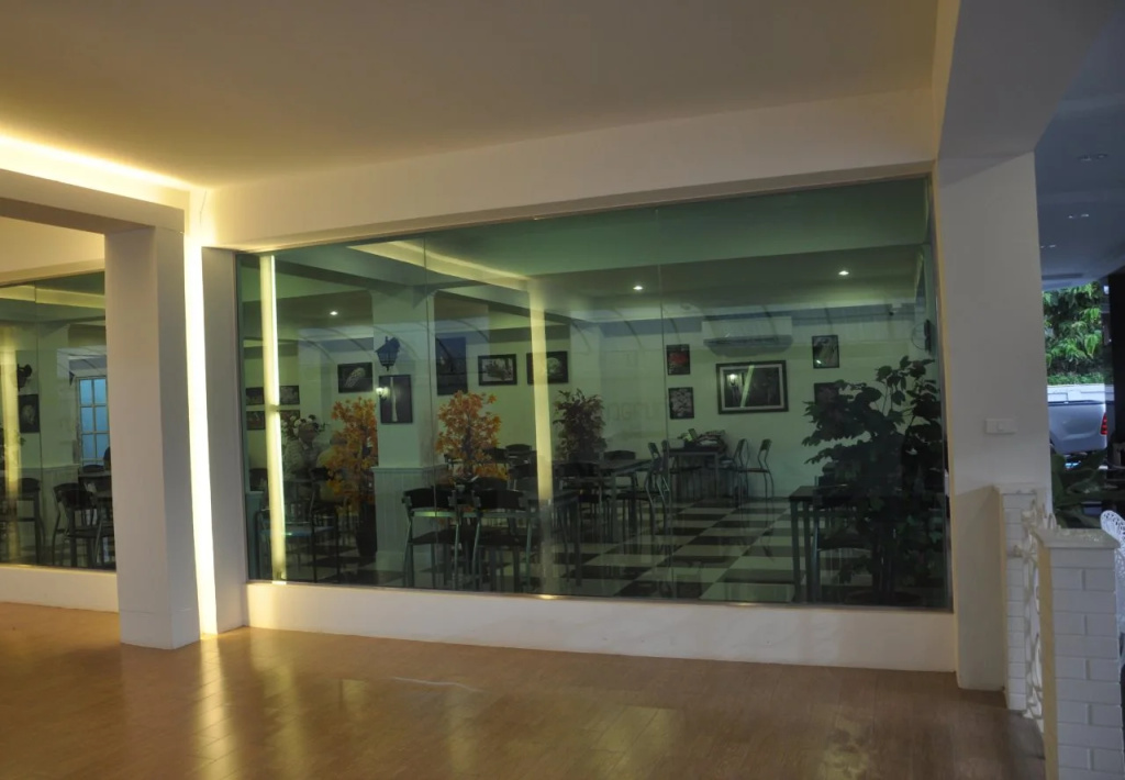 Gallery Lake View Hotel