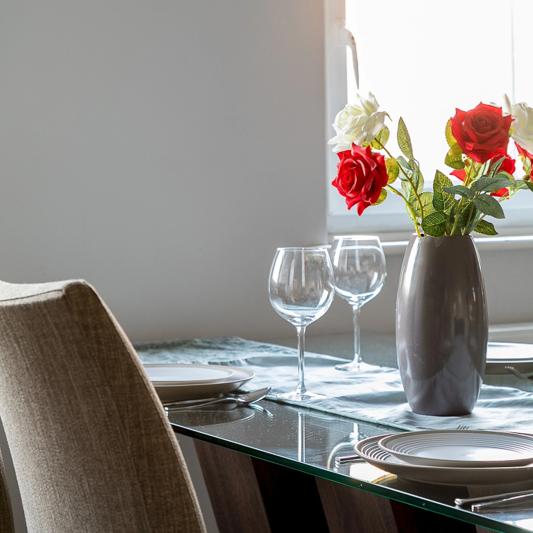 Stylish Modern 2-bedroom Apartment on Cromwell