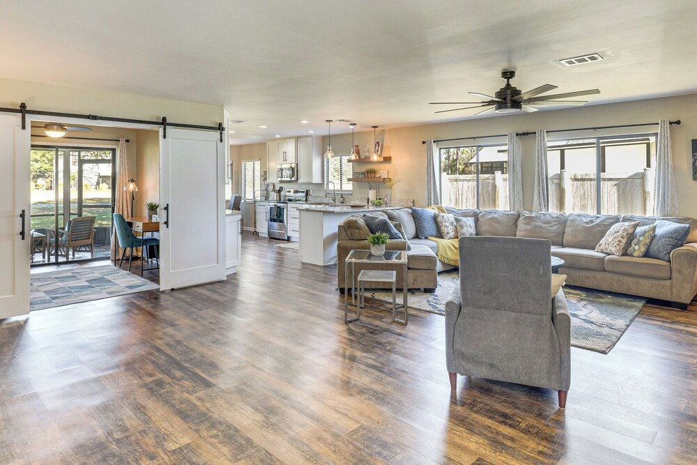 Coastal Pine Lakes Golf Club Getaway: Pets Welcome