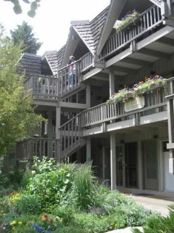 210 Cooper Unit 2B