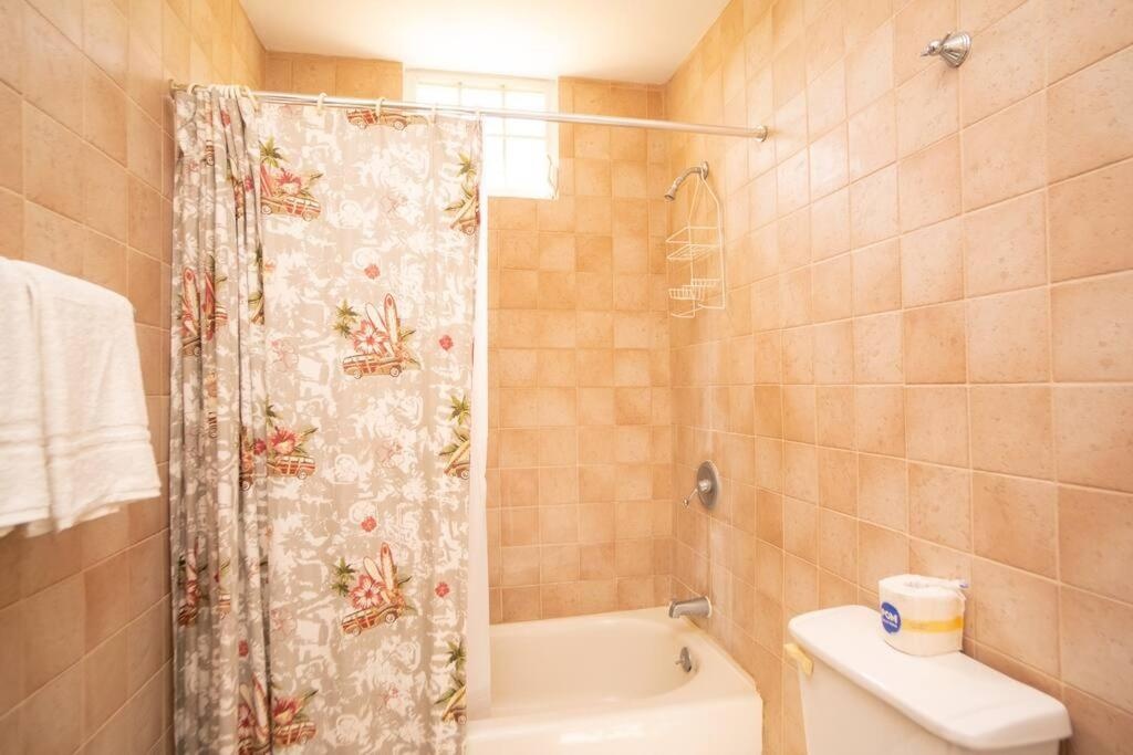 3 bdr apt with pool steps from Sandy Beach