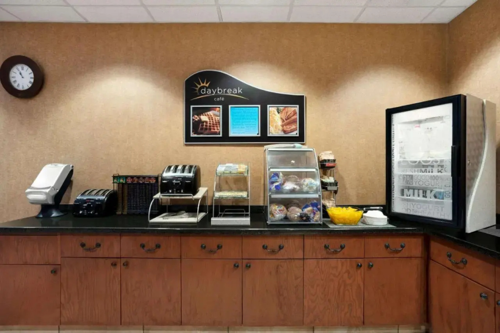Days Inn & Suites by Wyndham Strathmore