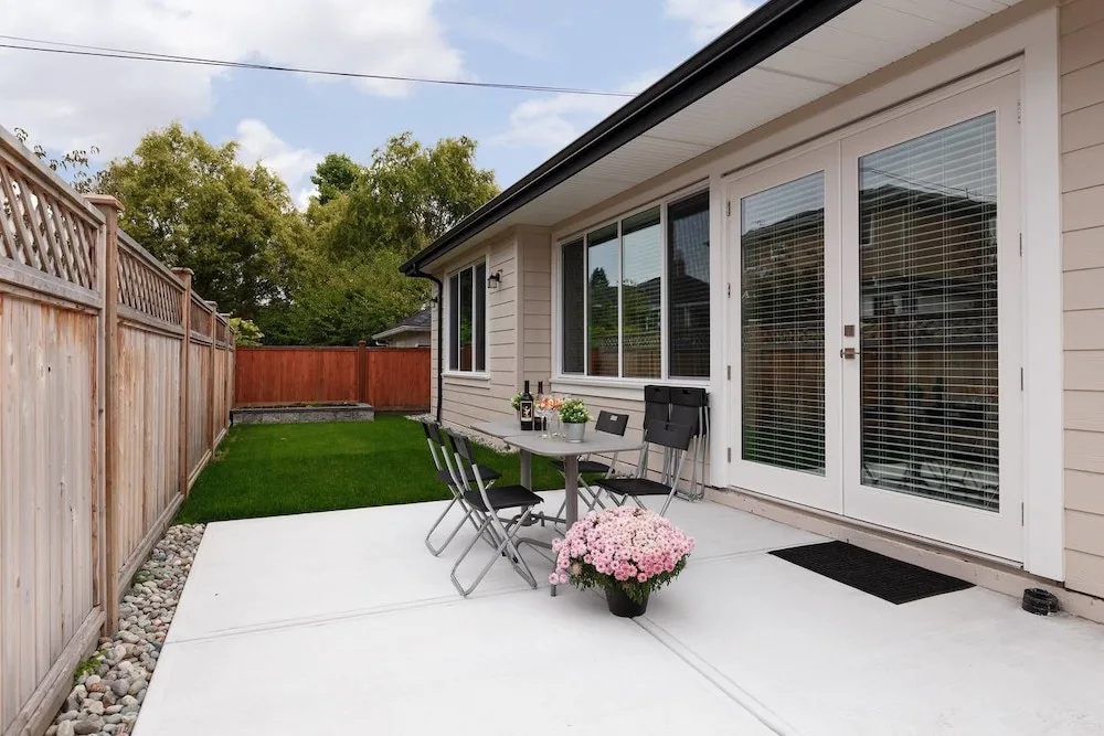 Private and Cozy 2bdr 2BA Home in Kitsilano
