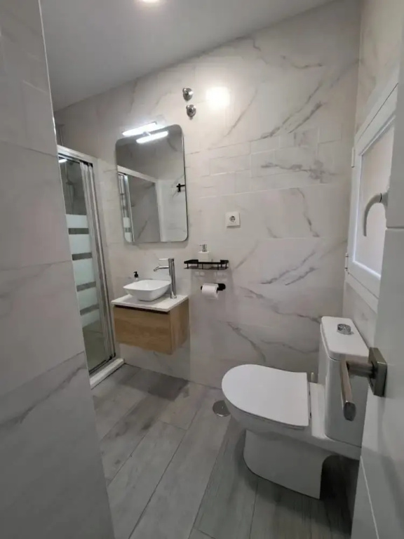 Charming Apartment up to 4 Persons 3 min to Metro