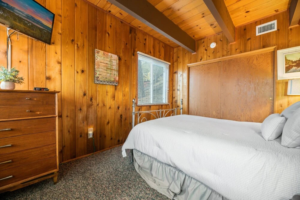 Eagle's Crest At Moonridge - A Sense Of Seclusion And Privacy! Mountain Views! Ac! 2 Bedroom Cabin