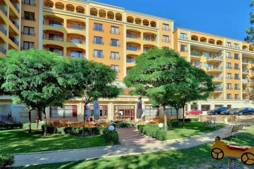 Kris Apartments at Paradise Green Park