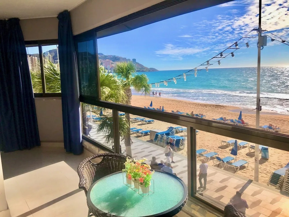 Levante Seafront Beach Apartment