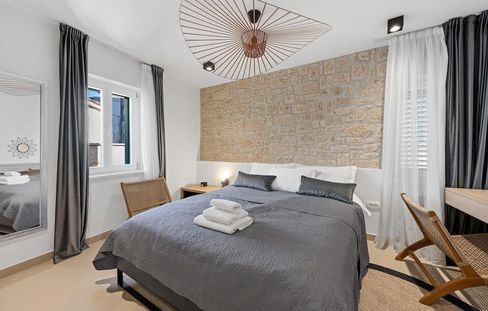 Amazing Home in Sibenik With Wifi and 3 Bedrooms