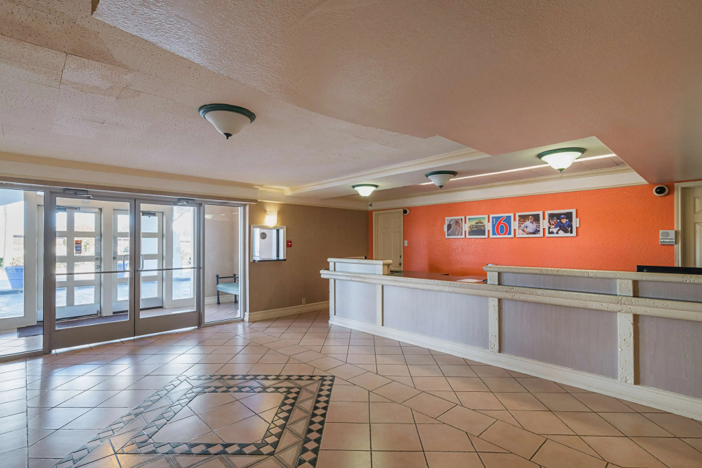 Motel 6-Grand Prairie, TX - Interstate 30