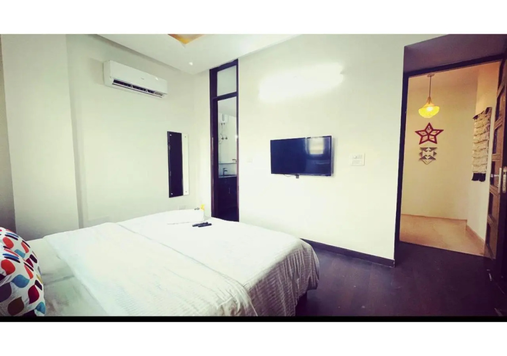 Bluo 1Bhk Defence Colony Mkt - Balcony, Parking