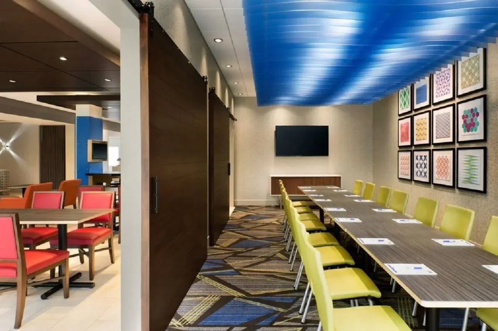 Holiday Inn Express & Suites Wilmington West - Medical Park by IHG