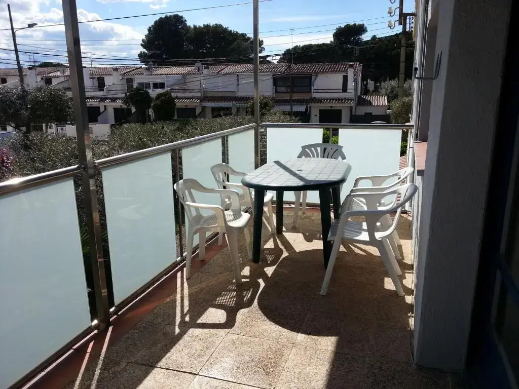 Apartment With Community Pool for 4 People