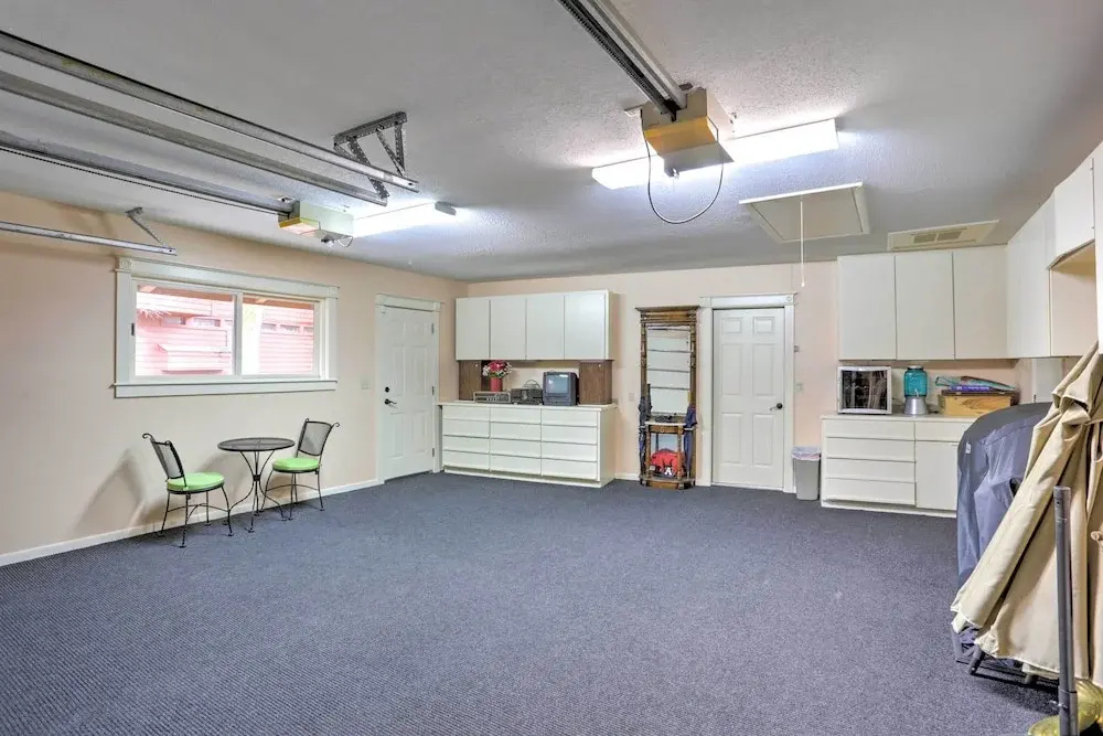 Beautiful Central Fayetteville Townhome w/ Views!