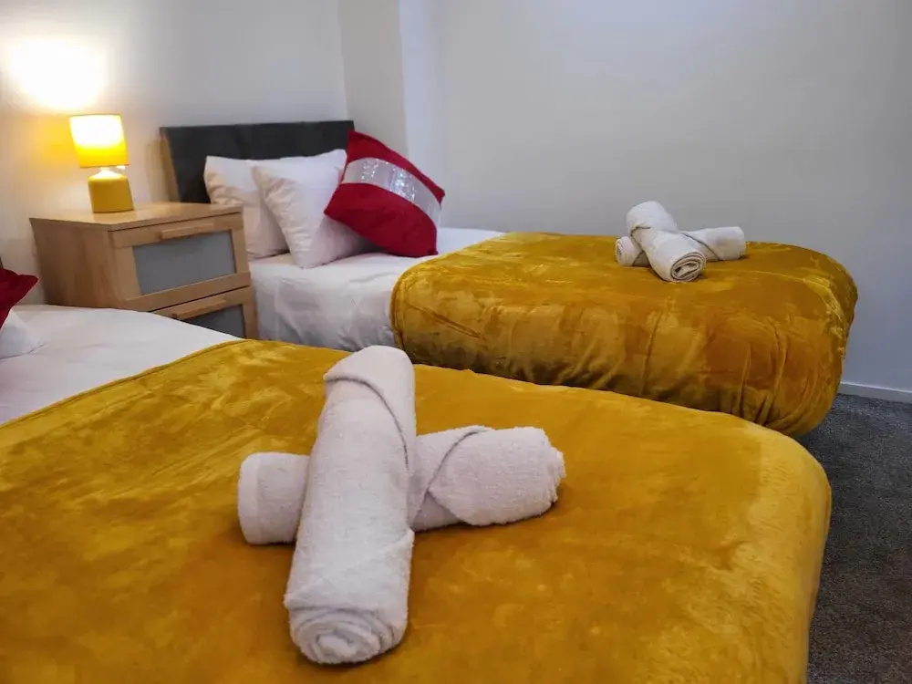 Luxury River View 2-bed Apt, Wifi, Garden, River