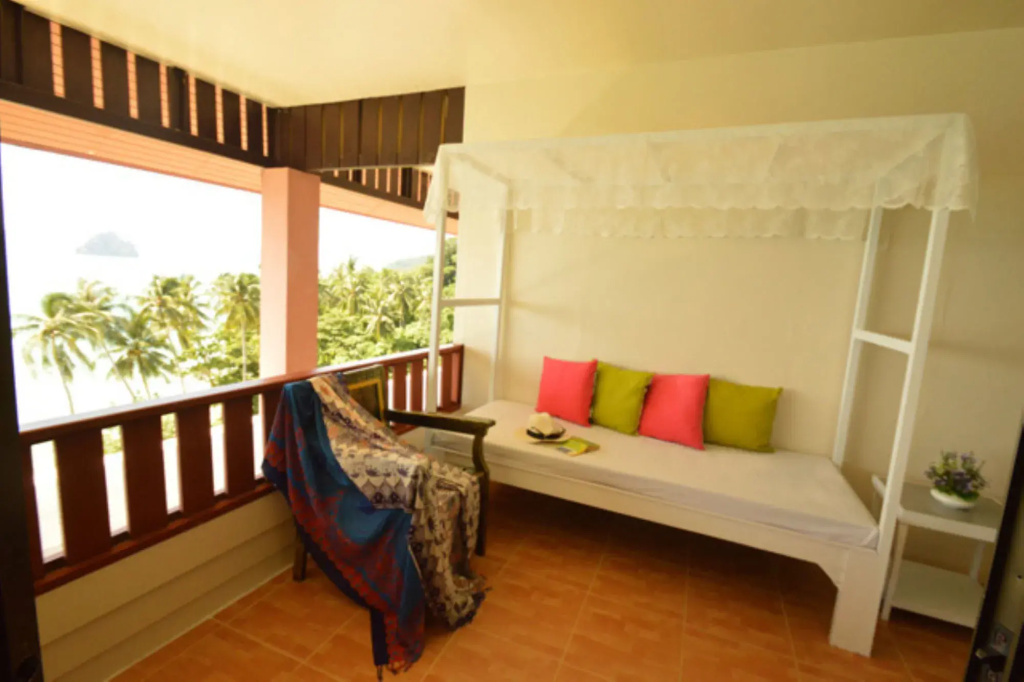 Koh Ngai Cliff Beach Resort