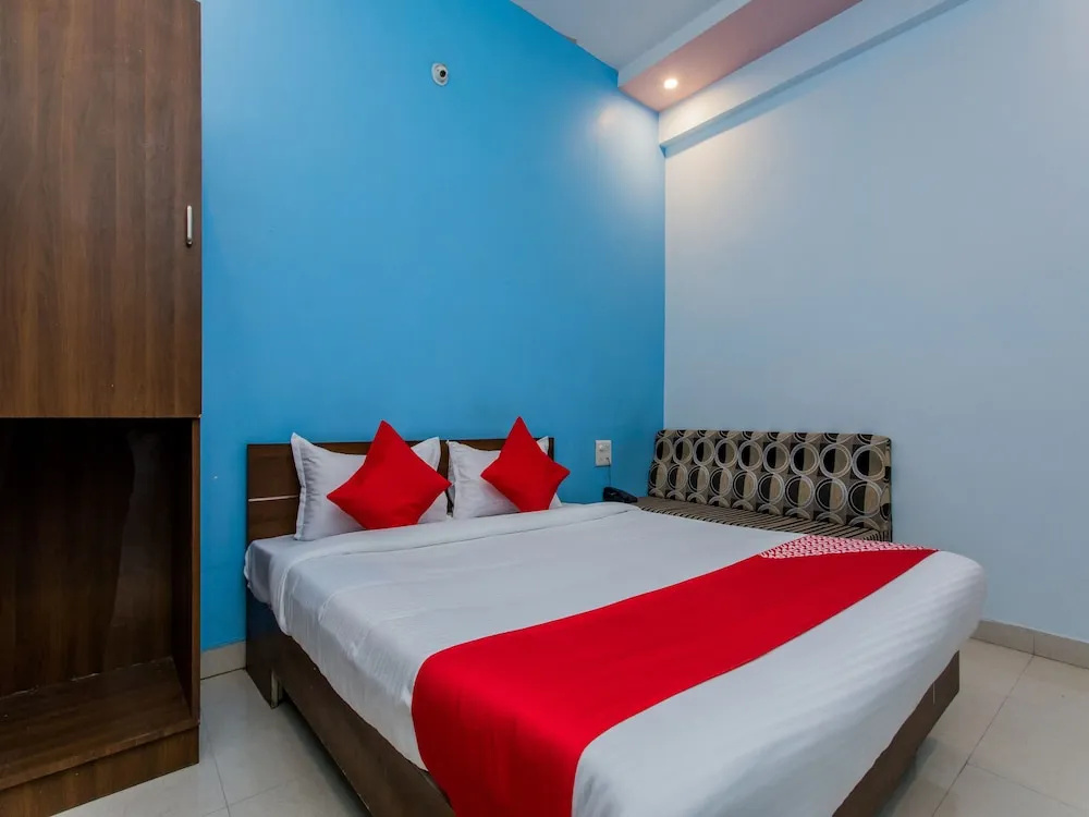 OYO 15569 Hotel Manorama Palace