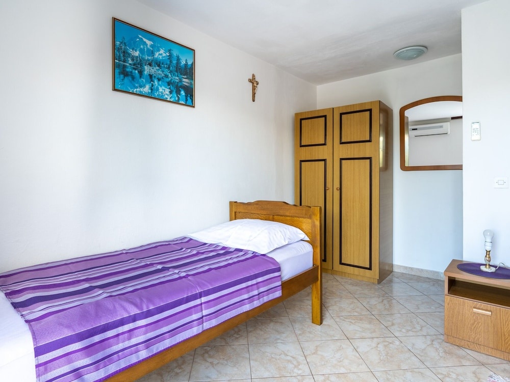 Simplistic Apartment in Okrug Gornji near Sea