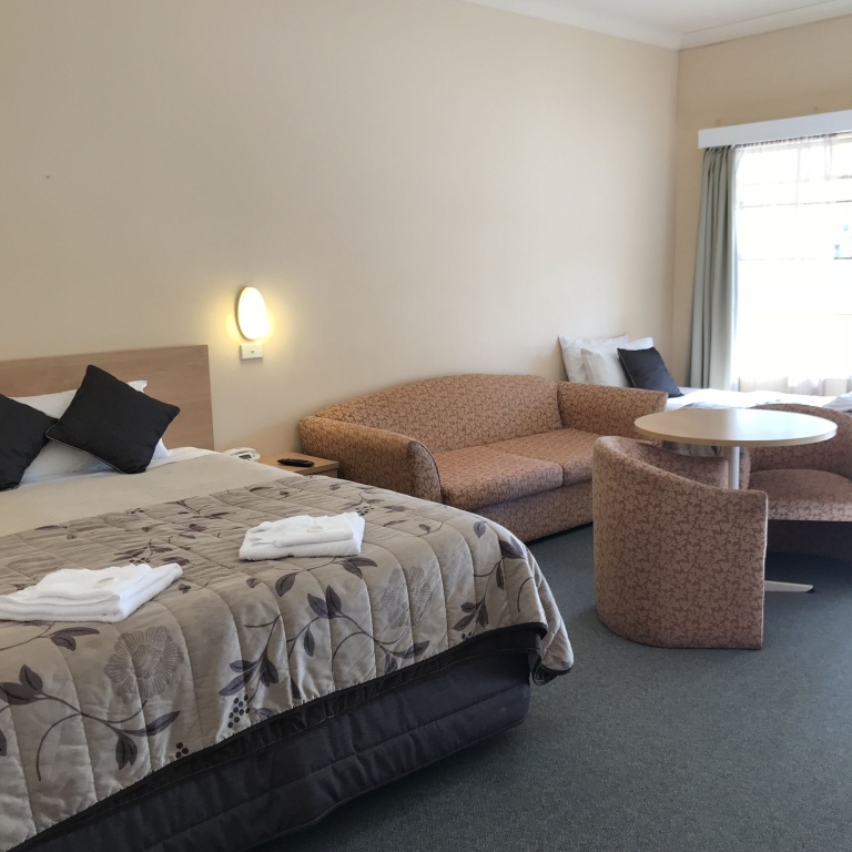 Country Gardens Motor Inn