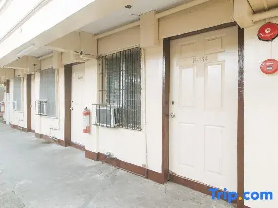 RedDoorz @ City Stay Inns Marilao