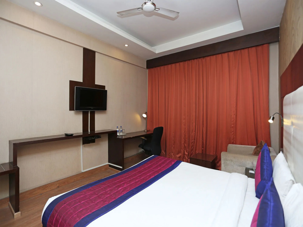 OYO 10968 Hotel Almati 1