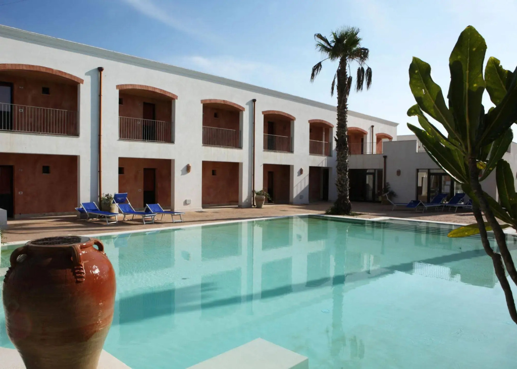 Delfino Beach Hotel