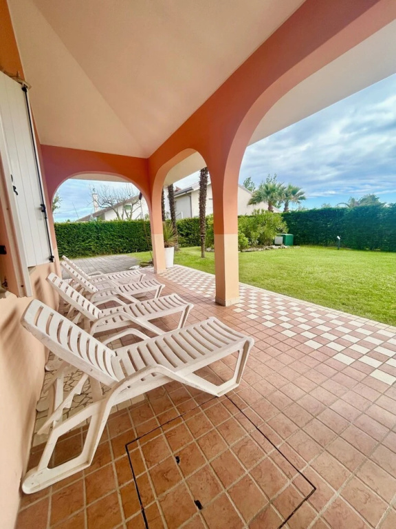 Garden Retreat by the sea on Albarella