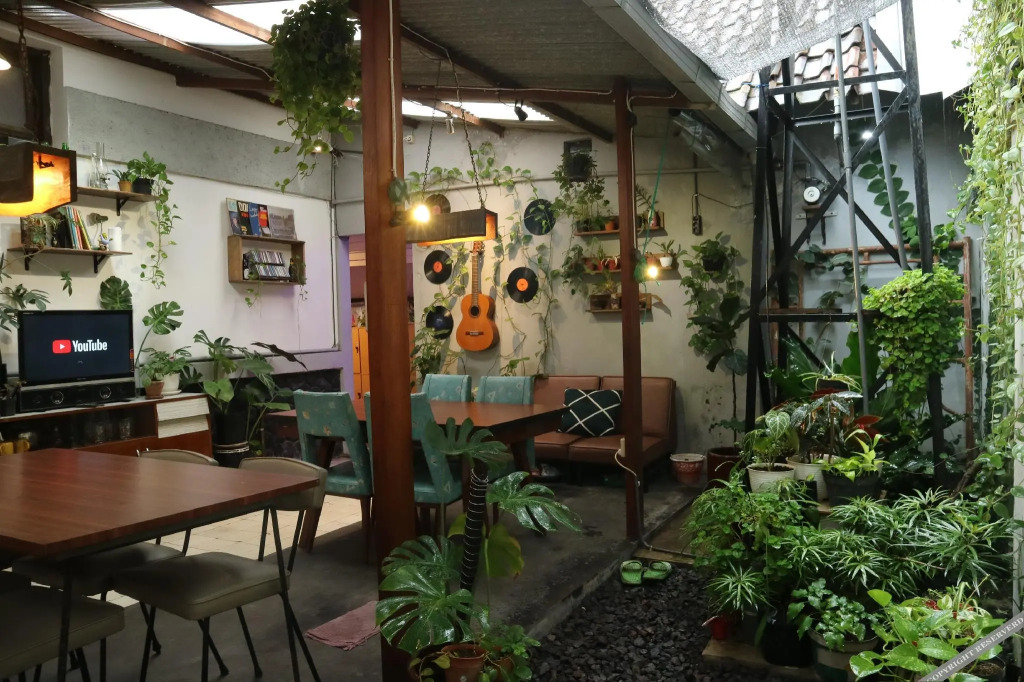 SEMERU HOSTEL MALANG