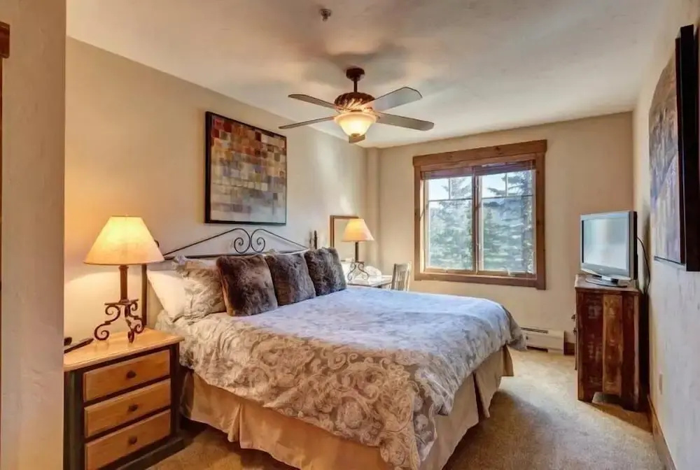 Luxury 2 Bedroom Mountain Vacation Rental in Breckenridge with Access to a Hot Tub Just Two Blocks from Main Street
