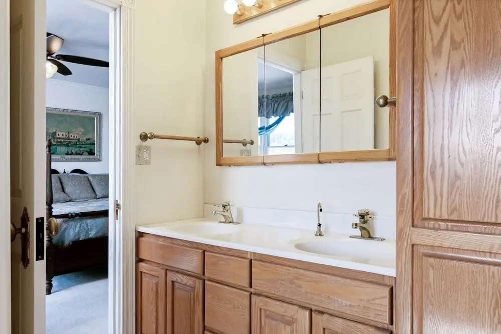 1 South Atmore Rd Home 5 Bedrooms 4.5 Bathrooms Home