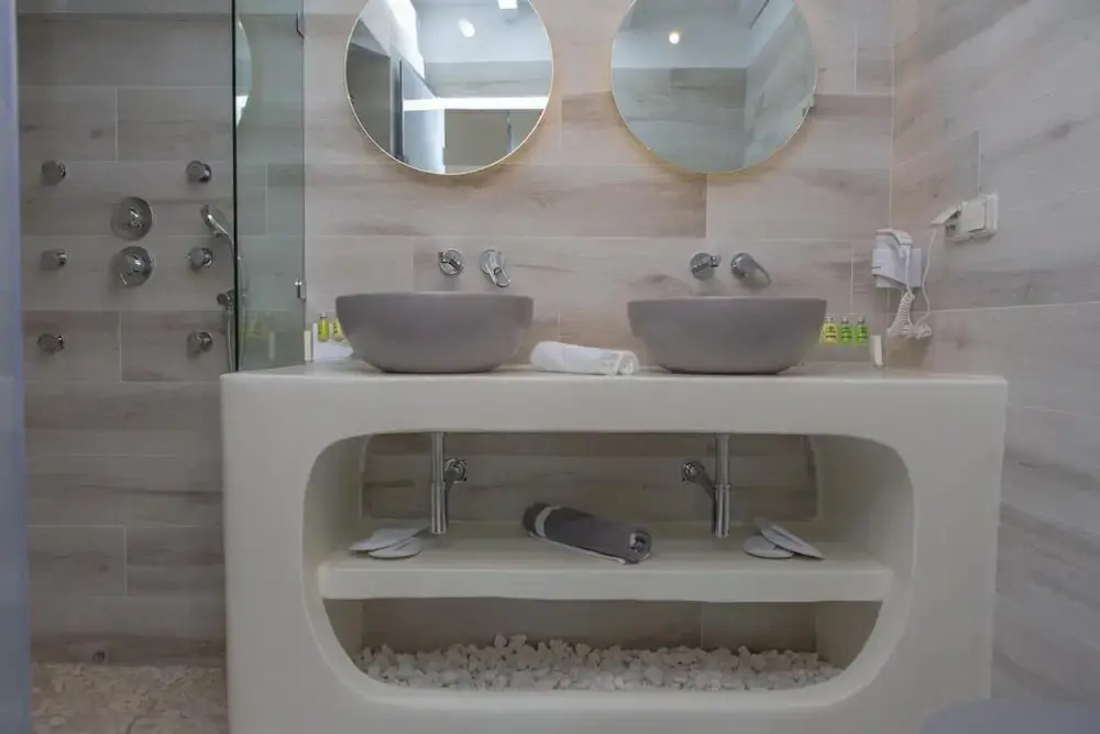 Naxos Riviera Suites
