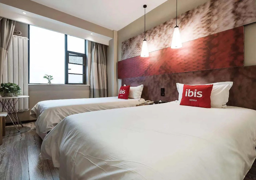 ibis Luoyang Train Station