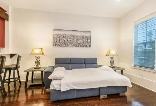 Luxury Loft-Style 3BR Townhouse by Hosteeva