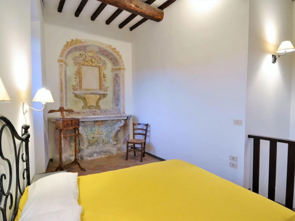 Cosy apartment in Mantignana with private terrace