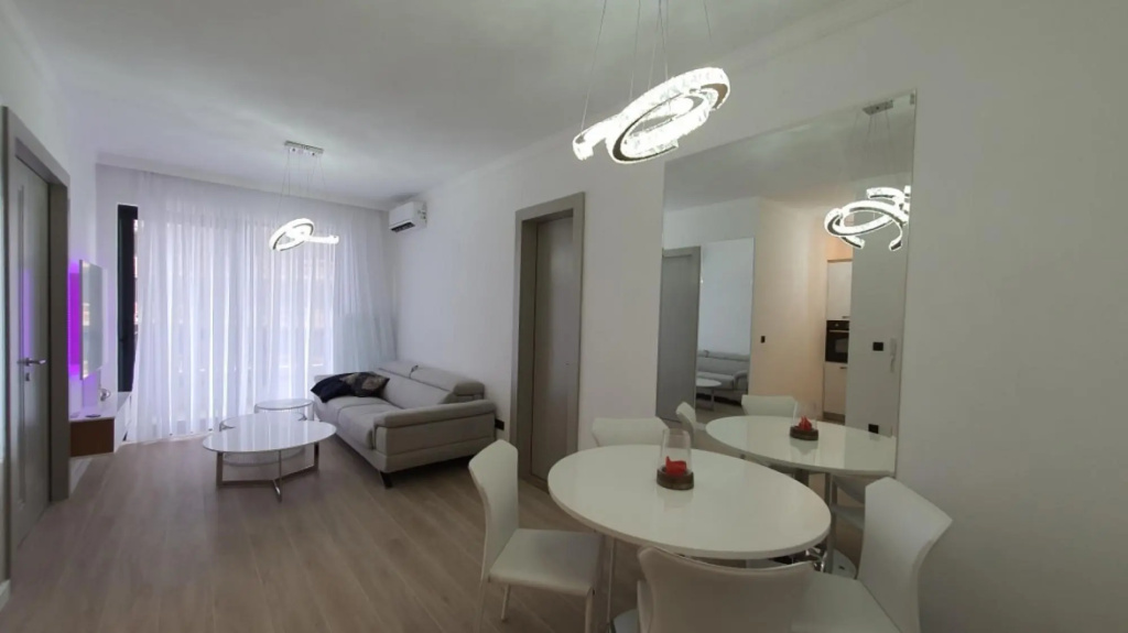 Luminous Apartment with Balcony near Budva Riviera