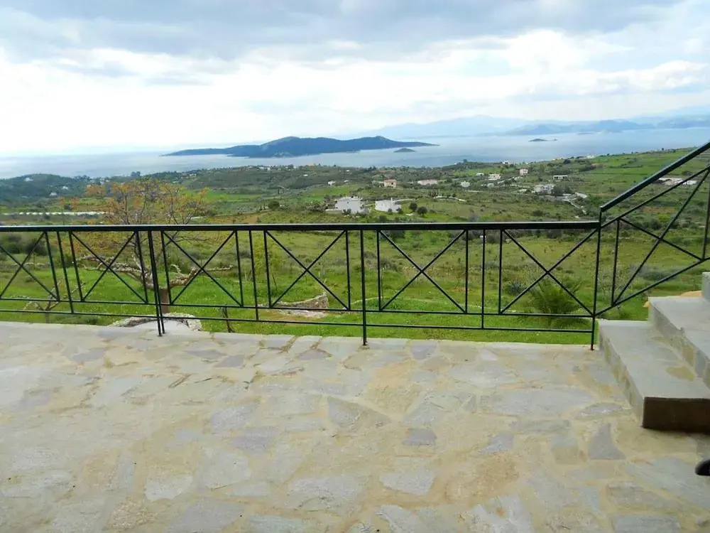 House With 2 Bedrooms in Eubée, With Wonderful sea View and Furnished Garden