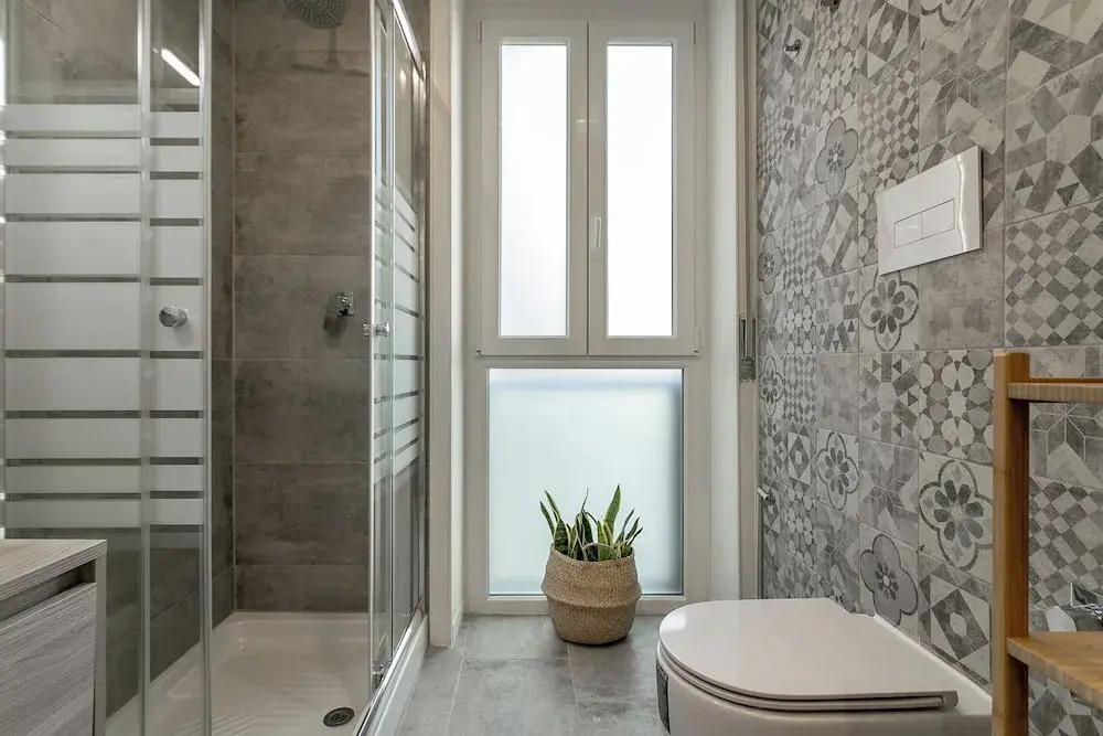 Modern Studio with Balcony in Milan