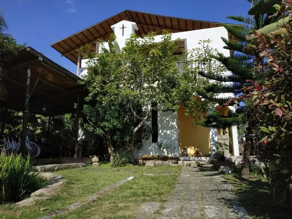 Cenacle B & B