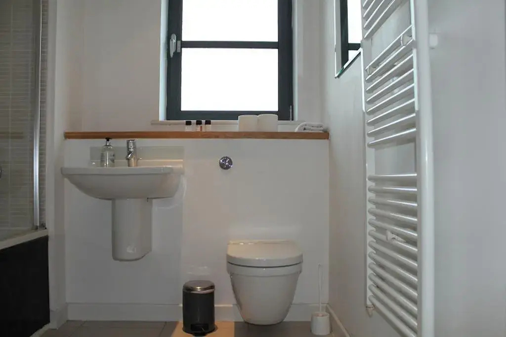 House Of Moli - Commercial Road Apartments