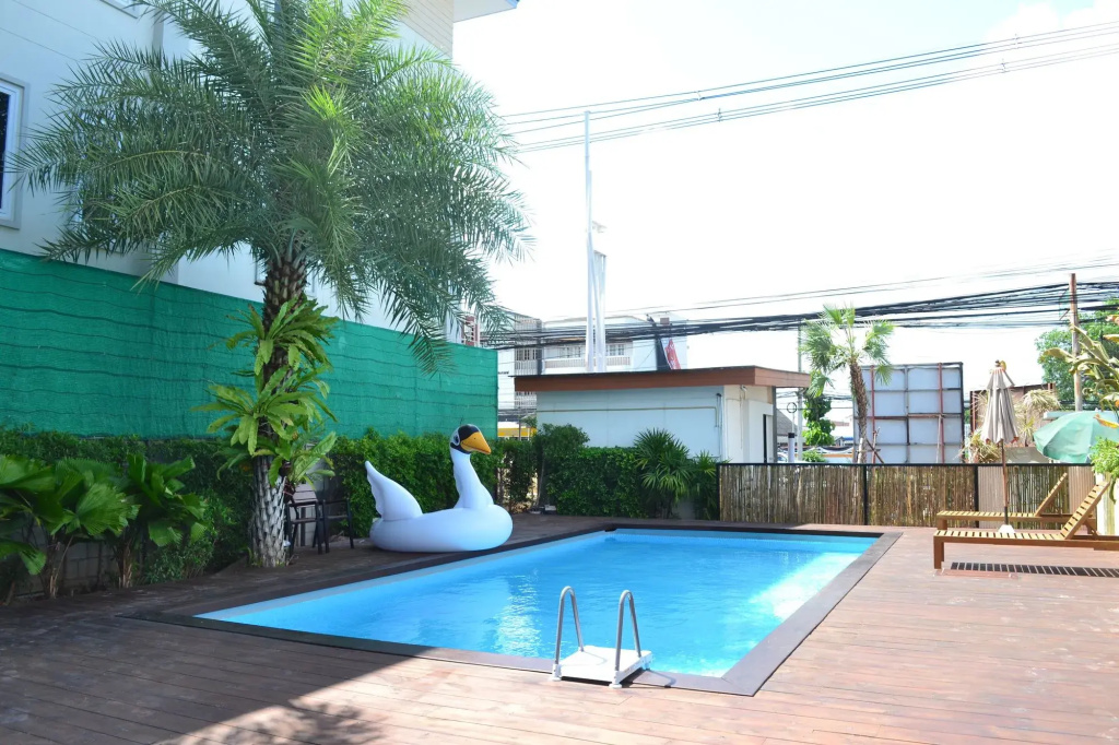 Crystal Jade Hotel