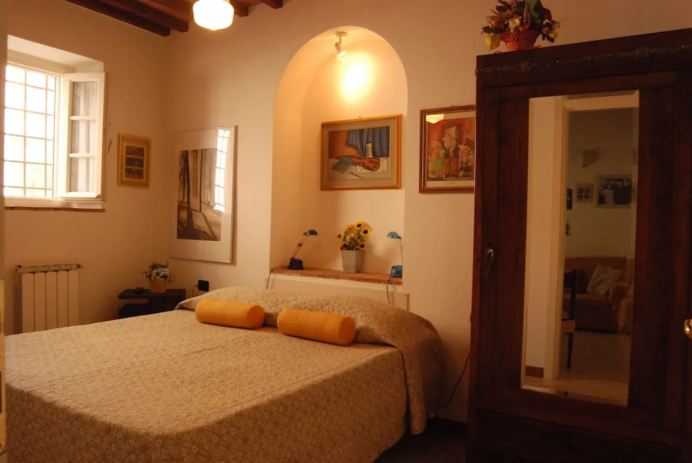 Lucca Stonehouse