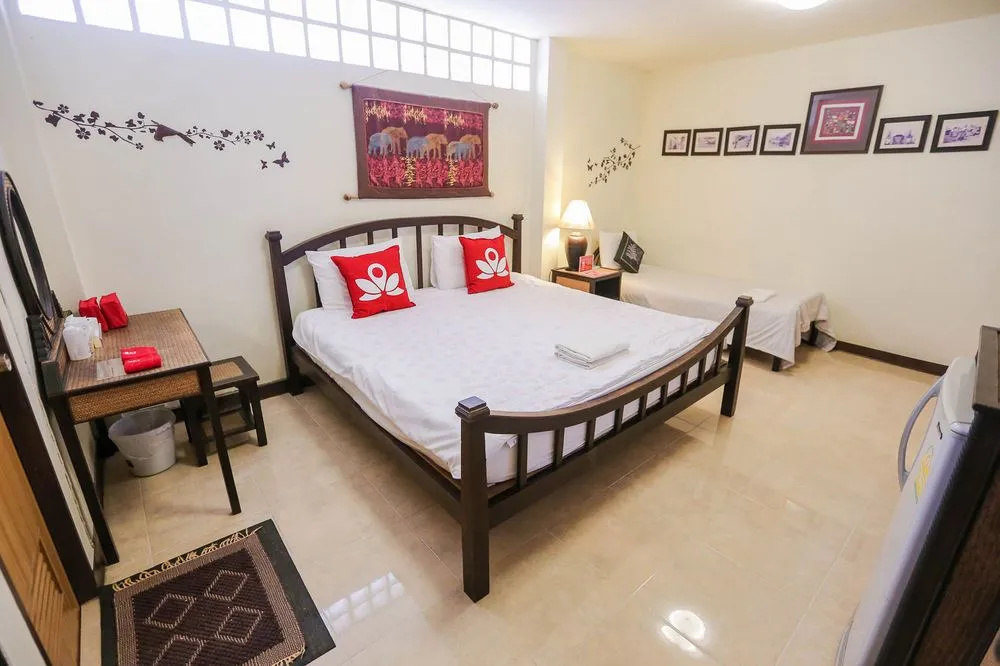 ZEN Rooms Sripoom Soi 1