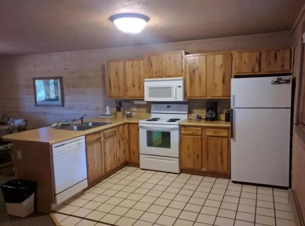 Entire Charming Cabin With Lake And Mountain View for 10 People