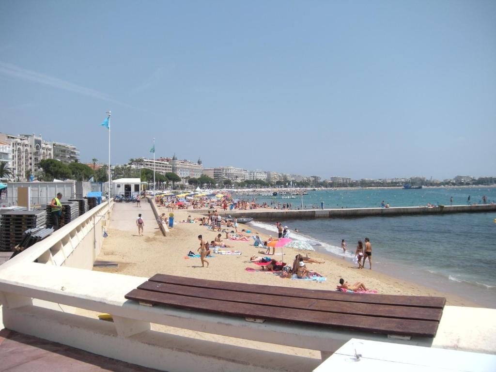 Cocooning 3 pièces duplex 3 étoiles calme centre ville à 5mn plages et Palais