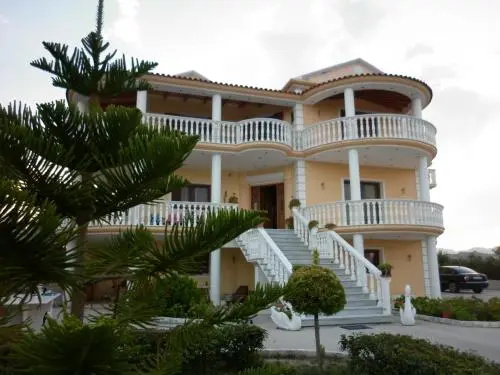 Kondarini's Sea View Studios