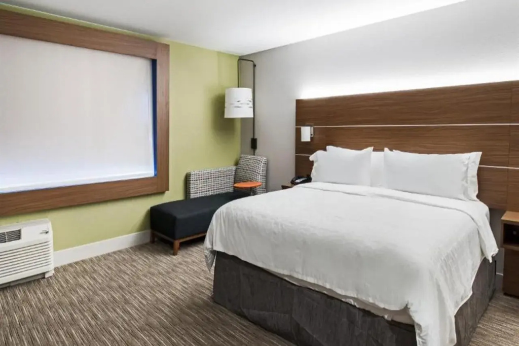 Holiday Inn Express & Suites Racine by IHG