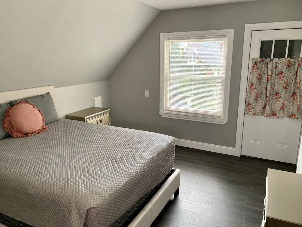 The Wheel of Fortune Duplex-8BR Parking