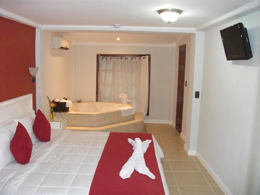 Copacabana Hotel and Suites